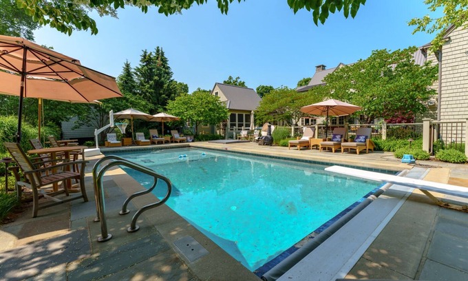 Saugatuck Casa | Paradise Found - Luxury Vacation - pool, lake access, putting green, basketball court, game room