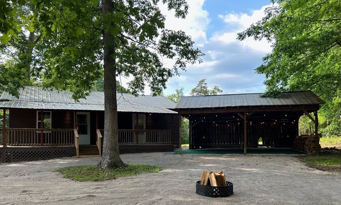 McMinnville Cabina | Paradise Grove: 2 BR, 2 BA Cabin or Bungalow in McMinnville, Sleeps 6