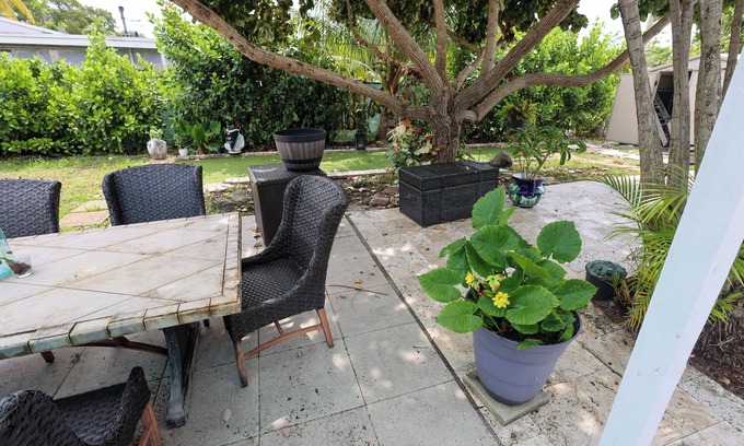 Highland Garden Casa | Paradise Hollywood Gardens