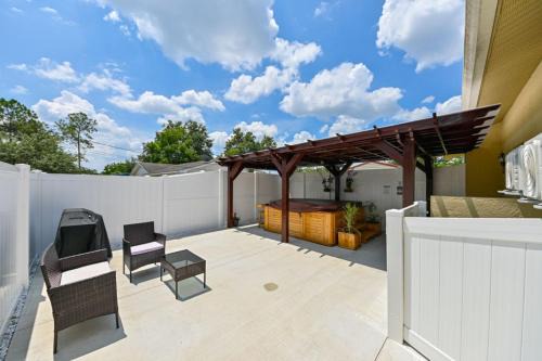 Limona Improvement Casa | Paradise in Brandon with luxurious 6 person Spa