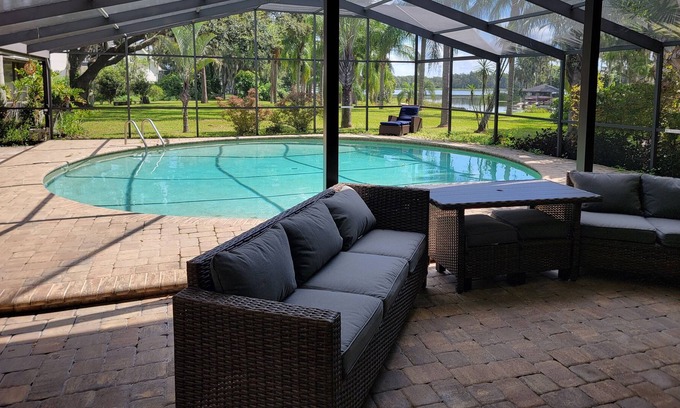 Lutz Casa | Paradise in Lutz/ Tampa - Indhira's Lakeside casa de amor