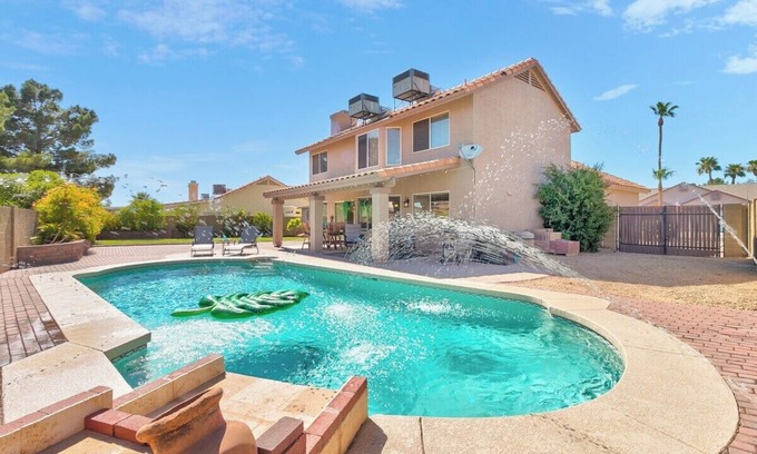 Peoria Casa | Paradise in Peoria - Families|Pool|Spacious
