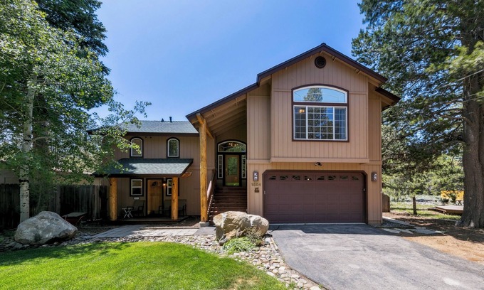 Tahoe Paradise Casa | Paradise in the Pines: Hot Tub, BBQ, Pet Friendly