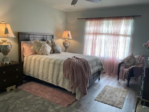 Ocala Casa | Paradise in the City Near W.E.C. Shopping Eating No smokers Vegan
