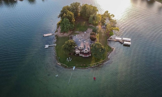 Battle Creek Casa | Paradise Island the real fantasy Nou'veau riche