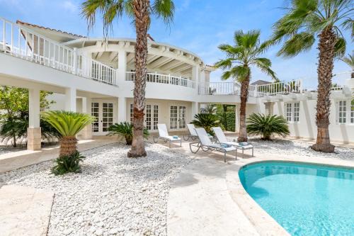 Punta Cana Apartamento | Paradise Luxury Villa with Huge Pool and Jacuzzi
