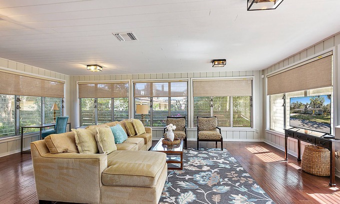 Southside Casa | *Paradise on San Lucas*- Patio, Wifi, Family Den