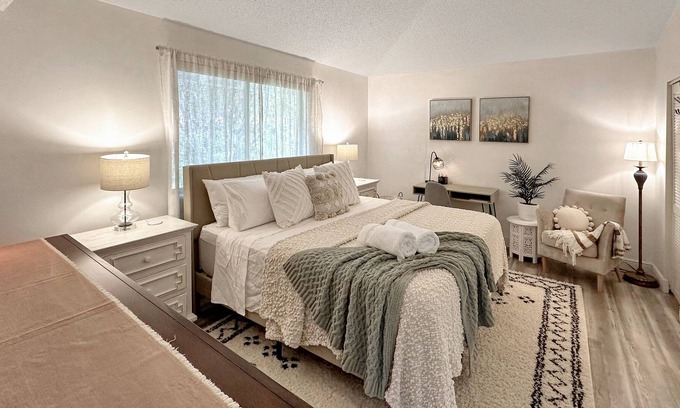 Palm Beach Gardens Cabaña | Paradise on the Green Beautiful PGA Club Cottage