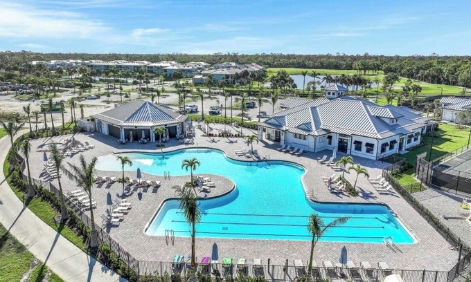 Punta Gorda Condominio | Paradise Palms at Heritage Landing Golf & CC- 2 BR/2 BA 1st Floor Golf Condo