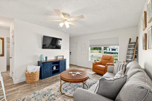 Coquina Gables Apartamento | Paradise Palms - Nautilus Suite - Pool - Steps to Ocean - 10 min to Downtown!