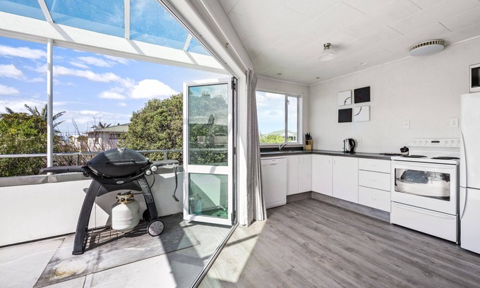 Waimarama Casa | Paradise Palms - Waimarama Holiday Home