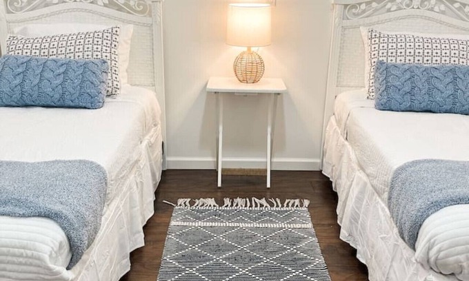 Tawas City Cabaña | Paradise Pines - Autumn & Winter Haven Cottage