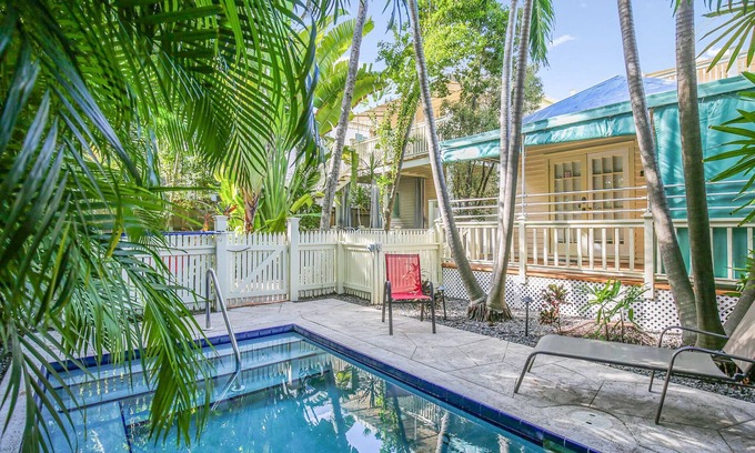 The Meadows Casa | Paradise Place by AvantStay | Key West Old Town Condo w/ Shared Pool