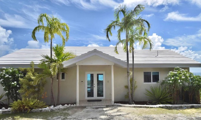 Governor's Harbour Casa | Paradise Pointe by Eleuthera Vacation Rentals