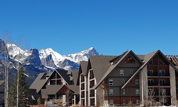 Canmore Hotel | Paradise Resort Club and Spa