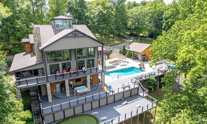 Winchester Casa | Paradise Resort-Dock, Pool, Hot Tub, Movie Theatre