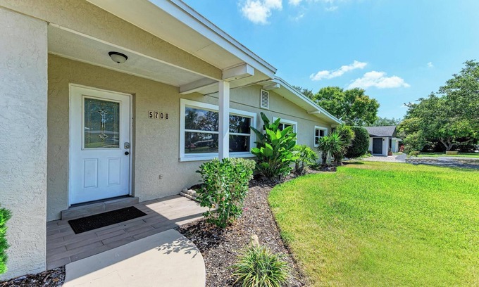West Bradenton Casa | PARADISE RETREAT A 3/2 PET FRIENDLY POOL HOUSE