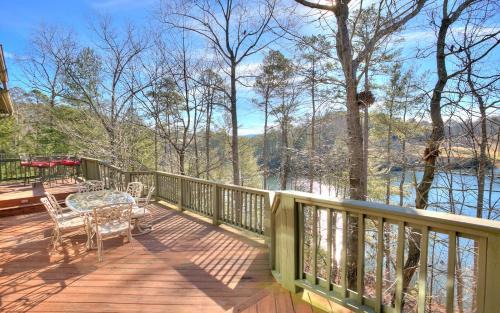 Big Canoe Casa | Paradise Retreat - Luxury chalet on Lake Disharoon with foosball