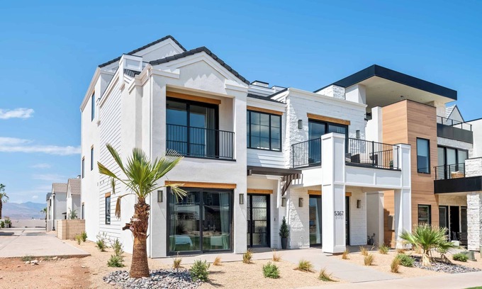 St. George Casa | Paradise Shores: Private Pool, Lagoon + Beaches