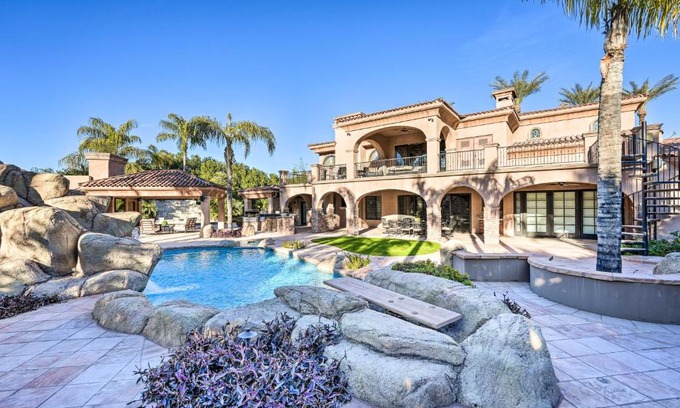 Paradise Valley Casa | Paradise Valley Villa with Luxe Pool and Outdoor Games