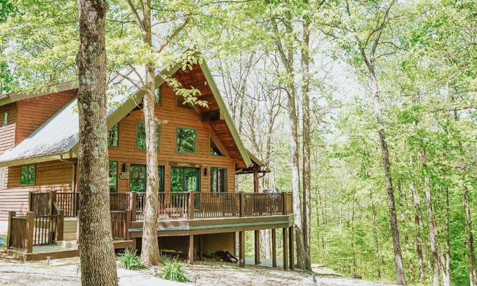 Unionville Casa | Paradise View Log Cabin
