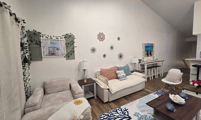 La Cita Apartamento | Paradise Villa- Resort style Condo w/Pool & outdoor BBQ