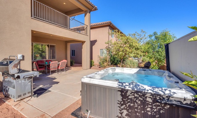 Santa Clara Casa | Paradise Village Resort 104| Resort View, Private Hot Tub, Short Walking distance to Resort