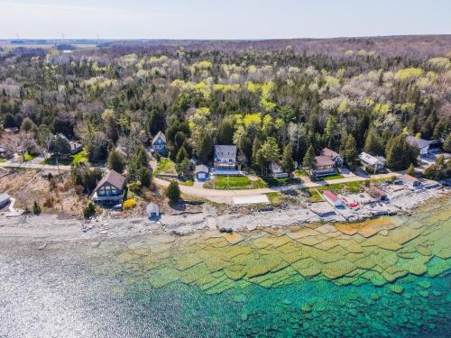 Lion's Head Casa | Paradise Waterfront Gem With Georgian Bay Views