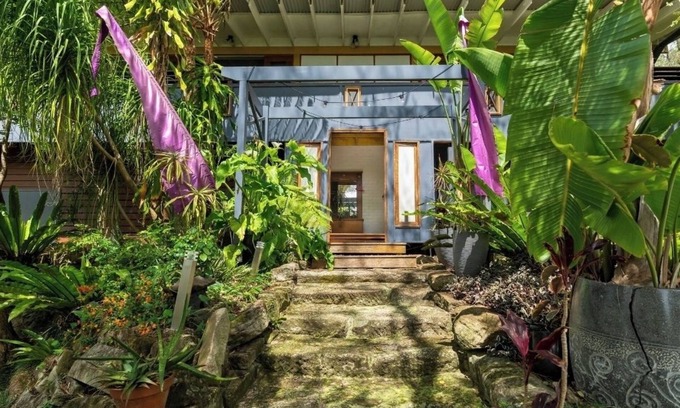 Dangar Island Casa | PARADISO on Dangar island. Peak of the Hill. Resort treetop style vibes