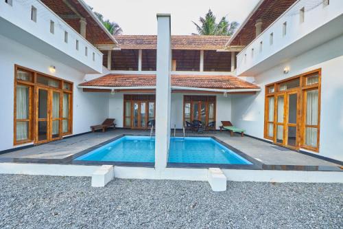 Muttom Cabina | Paraikal Beach Resort