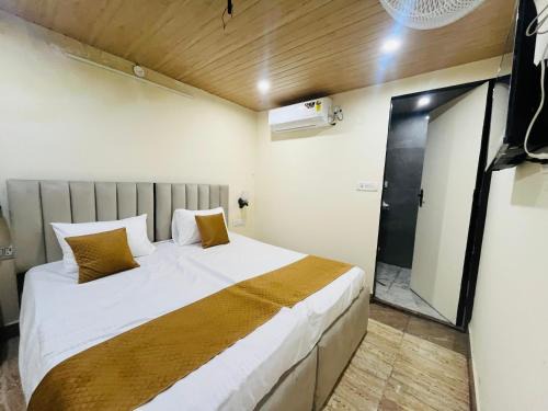 Ayodhya Hotel | Param Residency 500 mtr from Ram Mandir