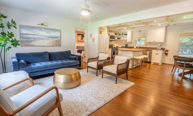 North Charleston Casa | Paramount Paradise: Stylish + Screen Porch!