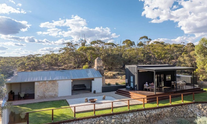 Overland Corner Casa | Parcoola Retreats - secluded luxury retreat on the Murray River