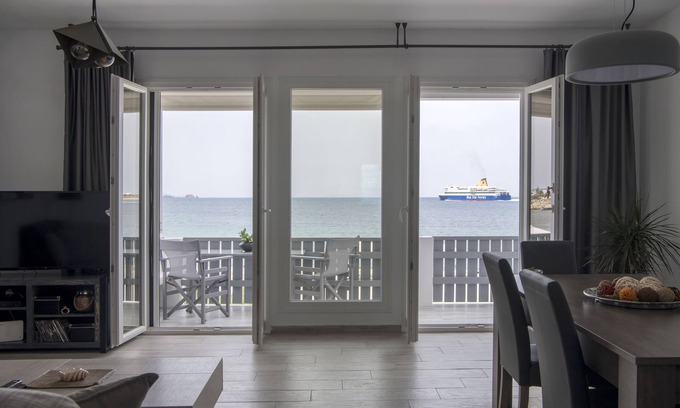 Parikia Apartamento | Parikia's Seaside House