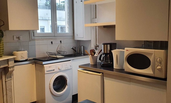 Villa Montmorency Apartamento | Paris 16th / Auteuil / Top Floor / Private Alley