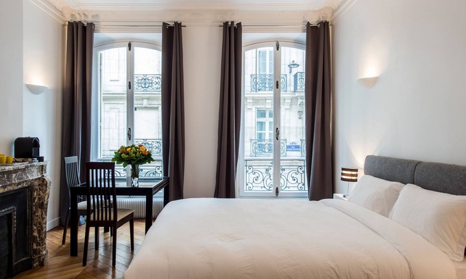 Faubourg-du-Roule Cama Y Desayuno | Paris Square