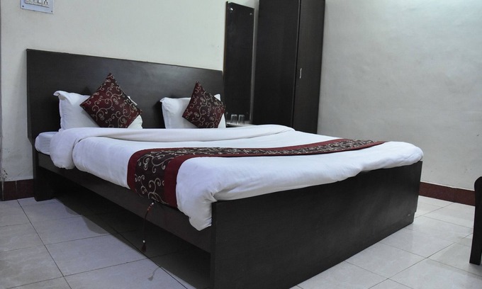 Auli Hotel | Park Awadh