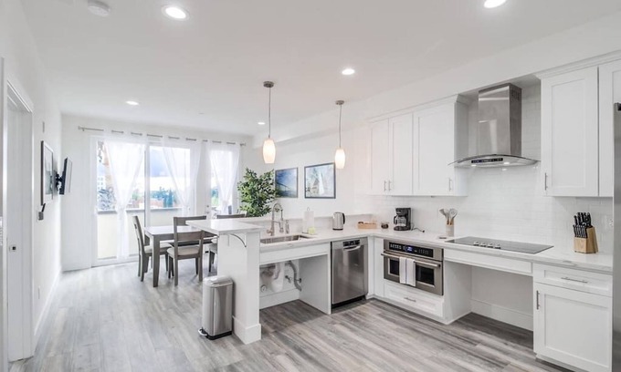 University Heights Apartamento | Park Blvd 301 / Modern / Urban Oasis / SPA