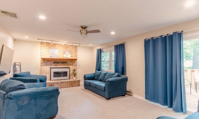 Park Forest Village Casa | Park Forest for Penn State Visits - 3.8 miles to Beaver Stadium!
