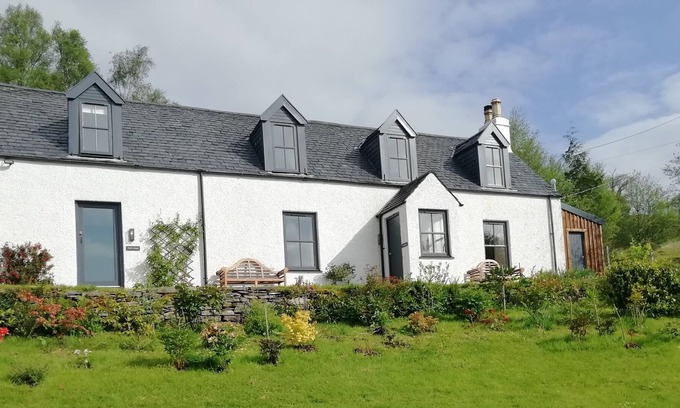 Lochcarron Casa | Park House, Casa Croft Tradicional Restaurada Con Hermosas Vistas Del Lago