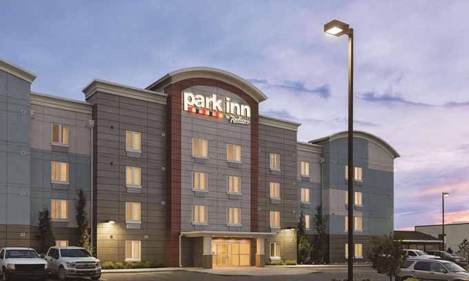 Calgary Hotel | Park Inn by Radisson, Calgary Airport North, AB