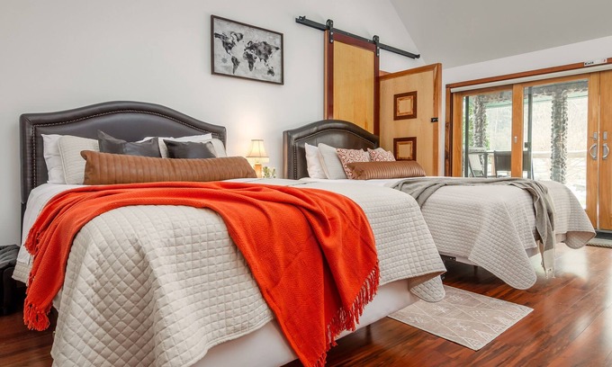 Ithaca Cabaña | Park & Parlour Suites at New Park