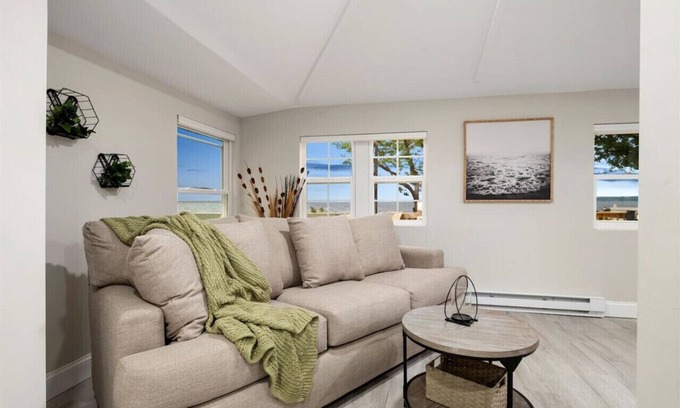 Sylvan Beach Casa | "Park"-Peaks on the Beach/Sleeps 12!