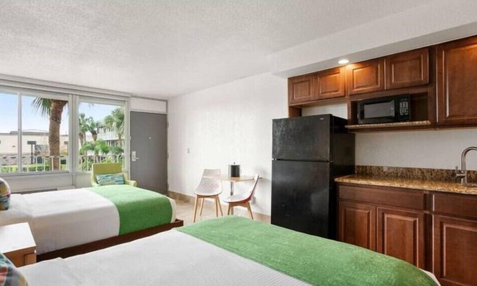 Historic Downtown Kissimmee Casa | Park Royal Orlando Suite Located in the Entertainment District