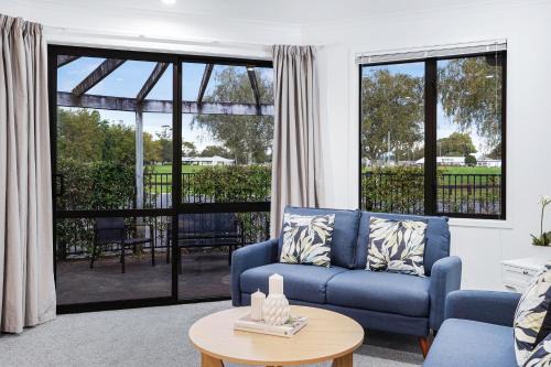 Hamilton East Casa | Park Scenery, Proximity and Value - By KOSH BNB