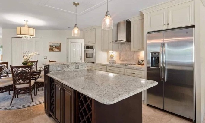 Park Shore Casa | Park Shore Paradise Minutes to White Sand Beaches