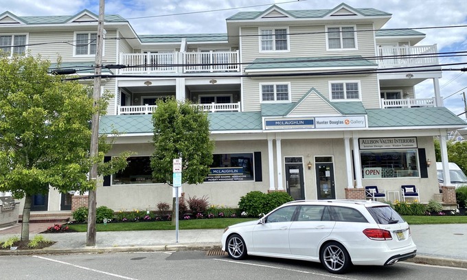 Avalon Condominio | ESTACIONE EL COCHE y no tendrá que moverlo durante una semana