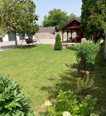 Bakonyszentkiraly Apartamento | Park Vendégház