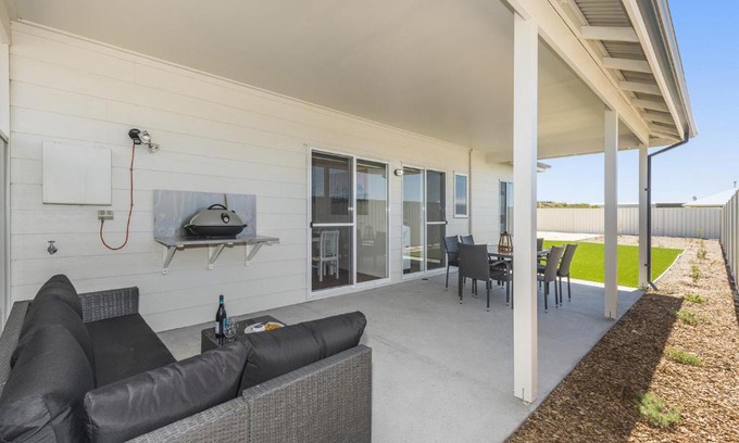 Lancelin Casa | Park View - Great family holiday house Pet Friendly