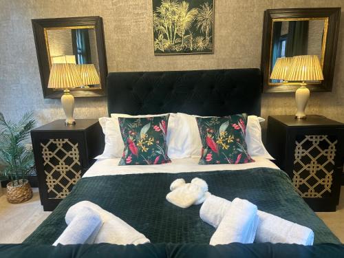 Wisbech Casa | Park View is a beautiful whole entire house close to town centre, sleeps 8 in 4 rooms, 2 doubles and 4 single beds with 2 shower rooms, available for holidays, insurance stays, trades people, contractors, pets welcome